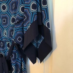 Beautiful dress, asymmetrical sleeves